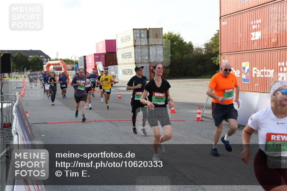 03.10.2026 - Köhlbrandbrückenlauf Tim E. http://msf.ph/oto/10620333 03.10.2026 16:23:29 Ziel 7090, 7184, 7287, 7553, 7652, 7703, 8507, 8596, 8762, 8922, 8926, 9065, 9139, 9152, 9317, 9328, 9464, 9741, 9801 meine-sportfotos.de