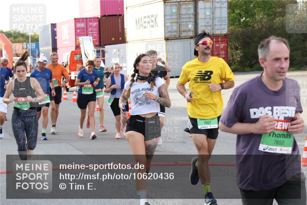 03.10.2026 - Köhlbrandbrückenlauf Tim E. http://msf.ph/oto/10620436 03.10.2026 16:23:32 Ziel 7184, 7287, 7652, 7703, 8507, 8596, 8730, 8762, 8820, 8869, 8922, 8926, 9065, 9139, 9152, 9317, 9328, 9741, 9801 meine-sportfotos.de