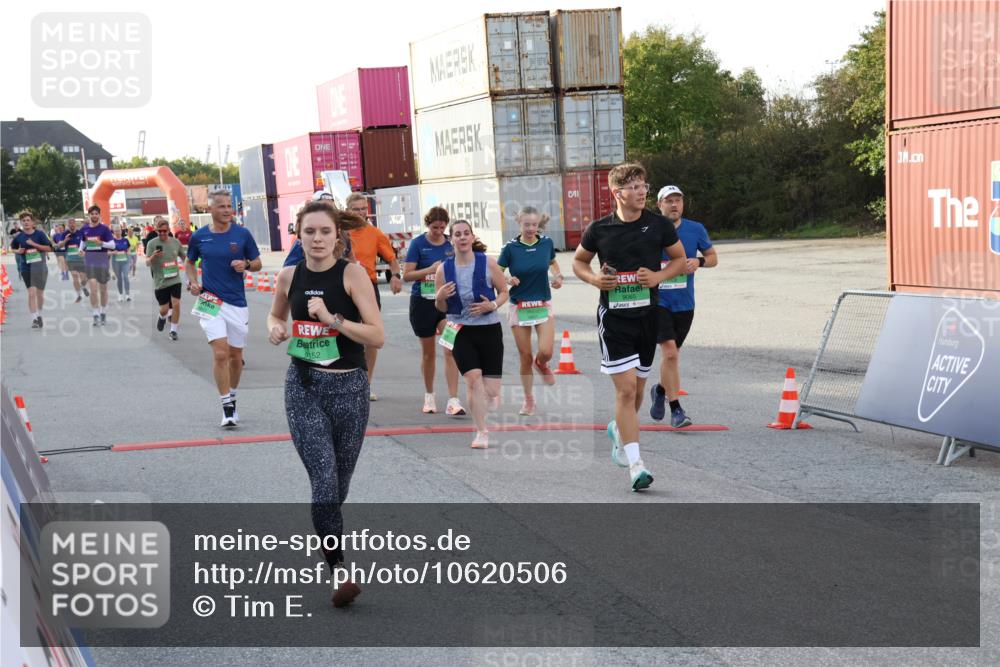 03.10.2026 - Köhlbrandbrückenlauf Tim E. http://msf.ph/oto/10620506 03.10.2026 16:23:34 Ziel 7184, 7287, 7703, 8507, 8596, 8730, 8762, 8820, 8869, 8922, 9065, 9139, 9152, 9328, 9741, 9801 meine-sportfotos.de