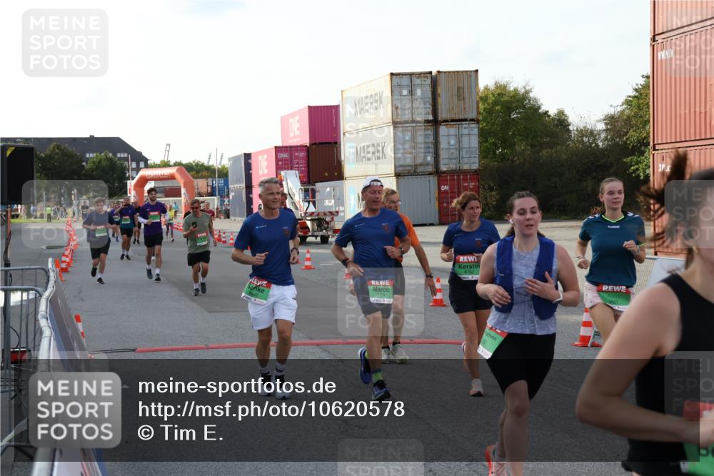 03.10.2026 - Köhlbrandbrückenlauf Tim E. http://msf.ph/oto/10620578 03.10.2026 16:23:36 Ziel 7184, 7287, 7503, 7504, 7703, 8730, 8762, 8820, 8869, 8922, 9065, 9139, 9152, 9328, 9741, 9801 meine-sportfotos.de