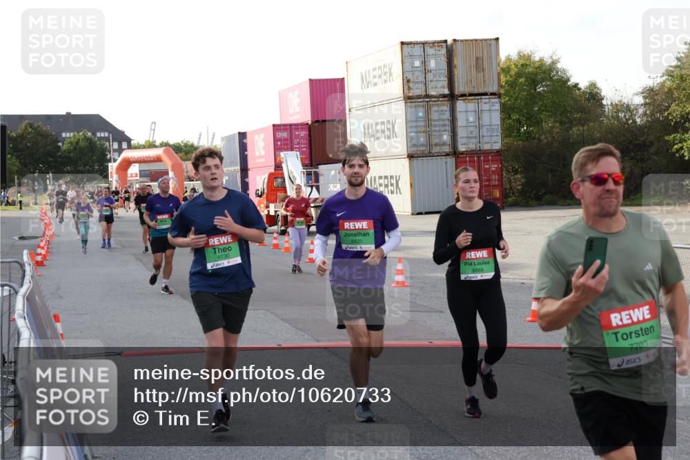 03.10.2026 - Köhlbrandbrückenlauf Tim E. http://msf.ph/oto/10620733 03.10.2026 16:23:41 Ziel 7503, 7504, 7703, 8730, 8818, 8820, 8869, 8897, 8900, 8947, 9022, 9118, 9139 meine-sportfotos.de