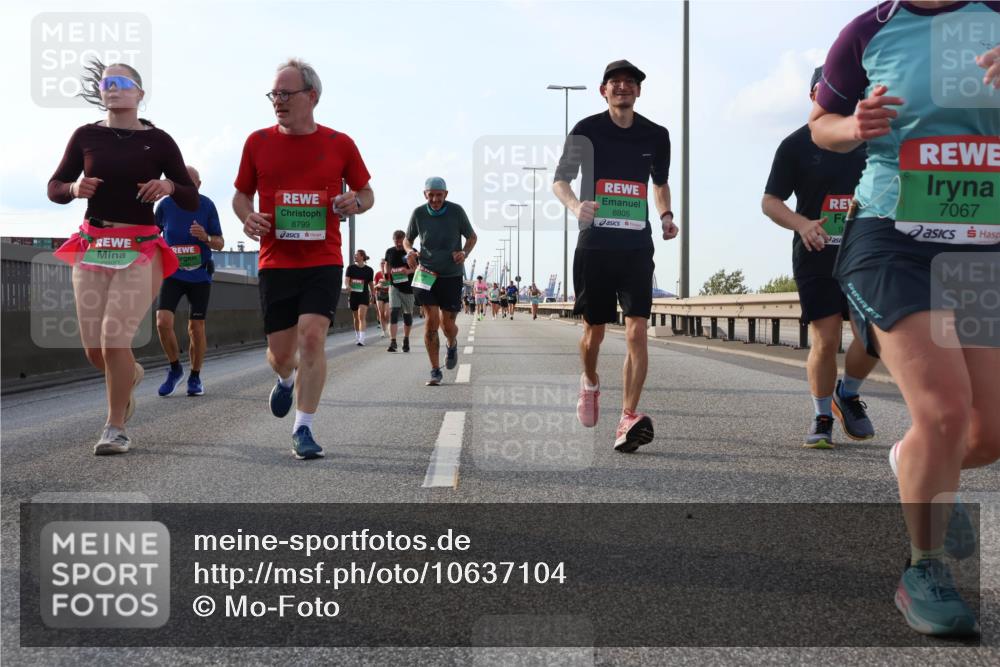 03.10.2026 - Köhlbrandbrückenlauf Mo-Foto http://msf.ph/oto/10637104 03.10.2026 16:09:47 Position 3 8799, 8805, 7067 meine-sportfotos.de