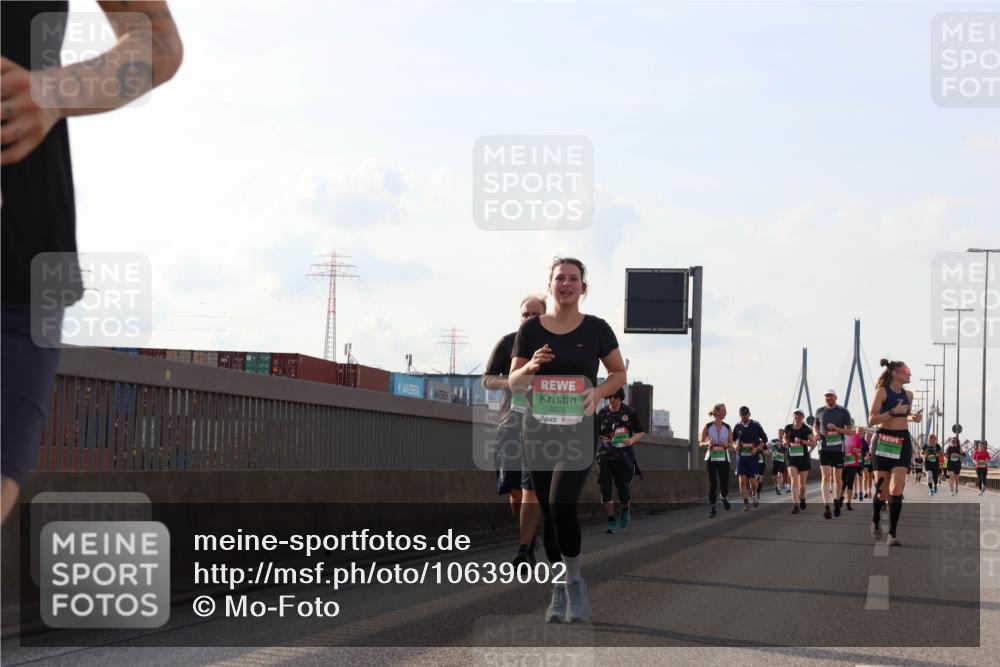 03.10.2026 - Köhlbrandbrückenlauf Mo-Foto http://msf.ph/oto/10639002 03.10.2026 16:14:14 Position 3 9676 meine-sportfotos.de