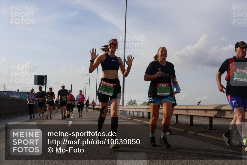 03.10.2026 - Köhlbrandbrückenlauf Mo-Foto http://msf.ph/oto/10639050 03.10.2026 16:14:21 Position 3 7093, 7759, 7092, 72 meine-sportfotos.de