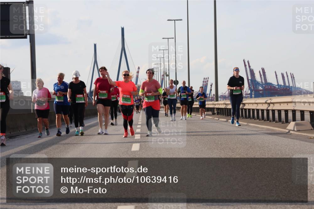 03.10.2026 - Köhlbrandbrückenlauf Mo-Foto http://msf.ph/oto/10639416 03.10.2026 16:15:17 Position 3  meine-sportfotos.de