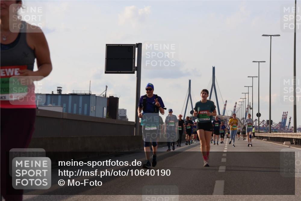03.10.2026 - Köhlbrandbrückenlauf Mo-Foto http://msf.ph/oto/10640190 03.10.2026 16:17:46 Position 3 7020 meine-sportfotos.de