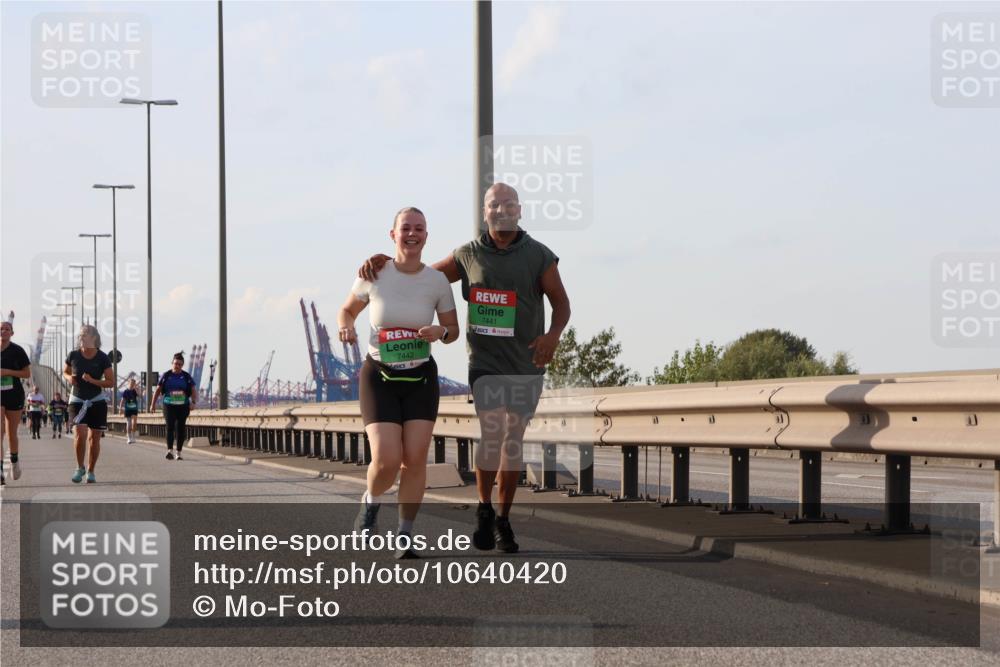 03.10.2026 - Köhlbrandbrückenlauf Mo-Foto http://msf.ph/oto/10640420 03.10.2026 16:18:26 Position 3 7442, 7441 meine-sportfotos.de