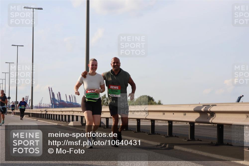 03.10.2026 - Köhlbrandbrückenlauf Mo-Foto http://msf.ph/oto/10640431 03.10.2026 16:18:27 Position 3 7442, 7441 meine-sportfotos.de