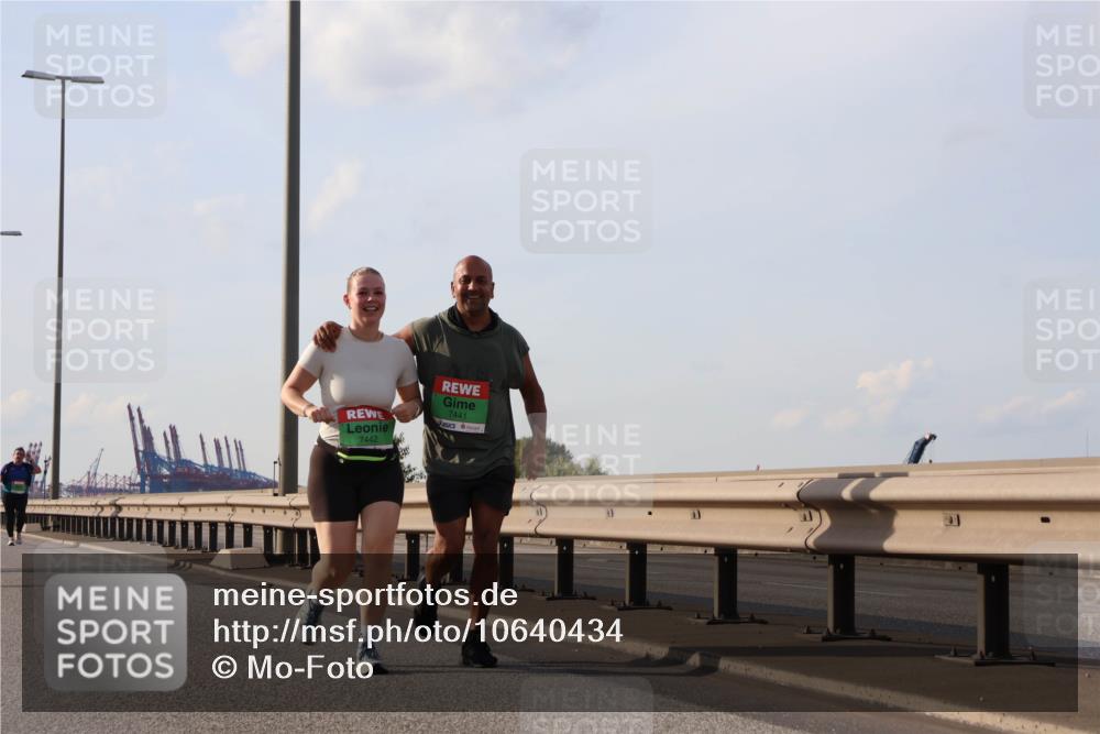 03.10.2026 - Köhlbrandbrückenlauf Mo-Foto http://msf.ph/oto/10640434 03.10.2026 16:18:28 Position 3 7442, 7441 meine-sportfotos.de