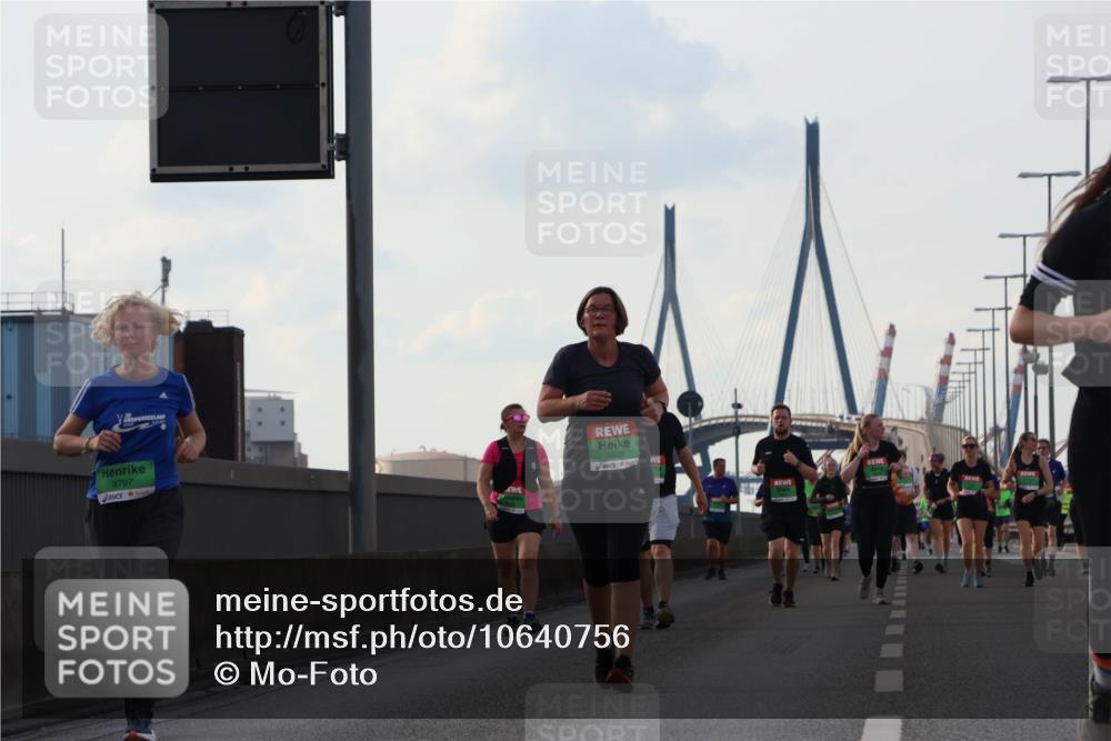 03.10.2026 - Köhlbrandbrückenlauf Mo-Foto http://msf.ph/oto/10640756 03.10.2026 16:19:28 Position 3 8797, 9608 meine-sportfotos.de
