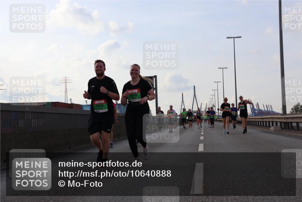 03.10.2026 - Köhlbrandbrückenlauf Mo-Foto http://msf.ph/oto/10640888 03.10.2026 16:19:45 Position 3 9429 meine-sportfotos.de