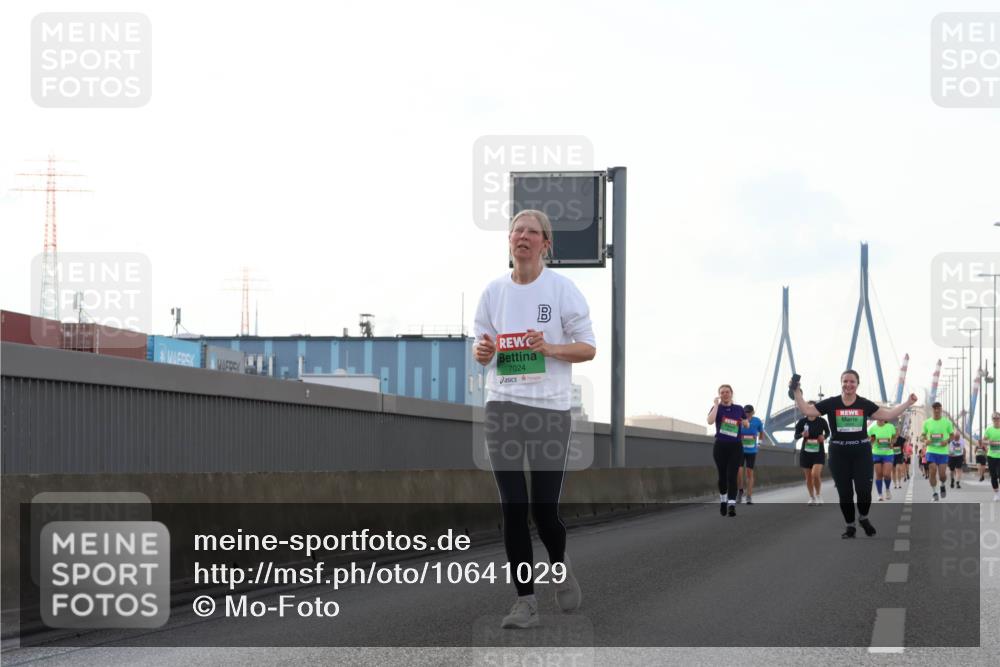 03.10.2026 - Köhlbrandbrückenlauf Mo-Foto http://msf.ph/oto/10641029 03.10.2026 16:20:08 Position 3 7024 meine-sportfotos.de