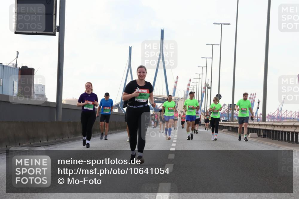 03.10.2026 - Köhlbrandbrückenlauf Mo-Foto http://msf.ph/oto/10641054 03.10.2026 16:20:11 Position 3 9645 meine-sportfotos.de