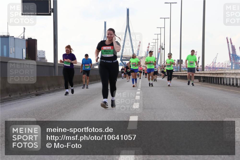 03.10.2026 - Köhlbrandbrückenlauf Mo-Foto http://msf.ph/oto/10641057 03.10.2026 16:20:12 Position 3 9645 meine-sportfotos.de