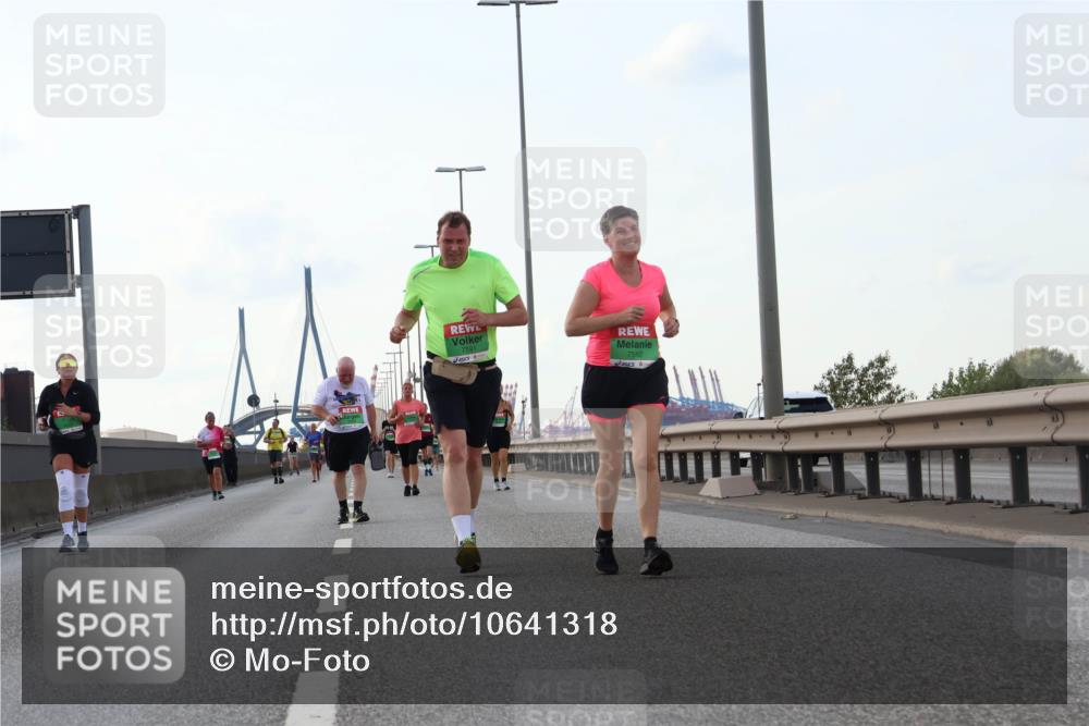 03.10.2026 - Köhlbrandbrückenlauf Mo-Foto http://msf.ph/oto/10641318 03.10.2026 16:20:54 Position 3 7591, 7592 meine-sportfotos.de