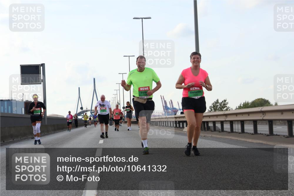 03.10.2026 - Köhlbrandbrückenlauf Mo-Foto http://msf.ph/oto/10641332 03.10.2026 16:20:55 Position 3 7591, 7592 meine-sportfotos.de