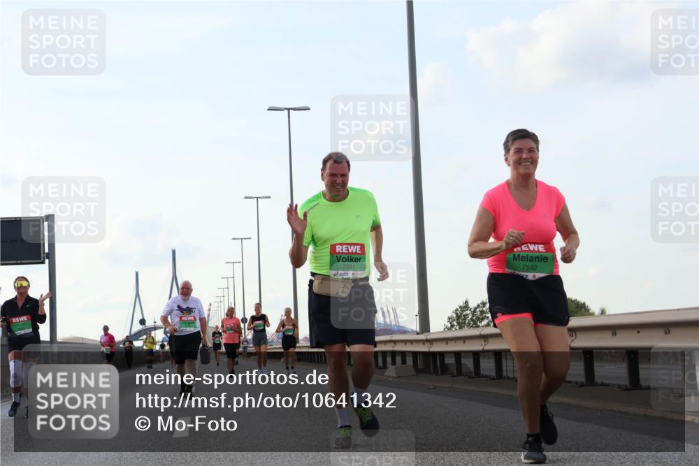 03.10.2026 - Köhlbrandbrückenlauf Mo-Foto http://msf.ph/oto/10641342 03.10.2026 16:20:56 Position 3 7591, 7592 meine-sportfotos.de