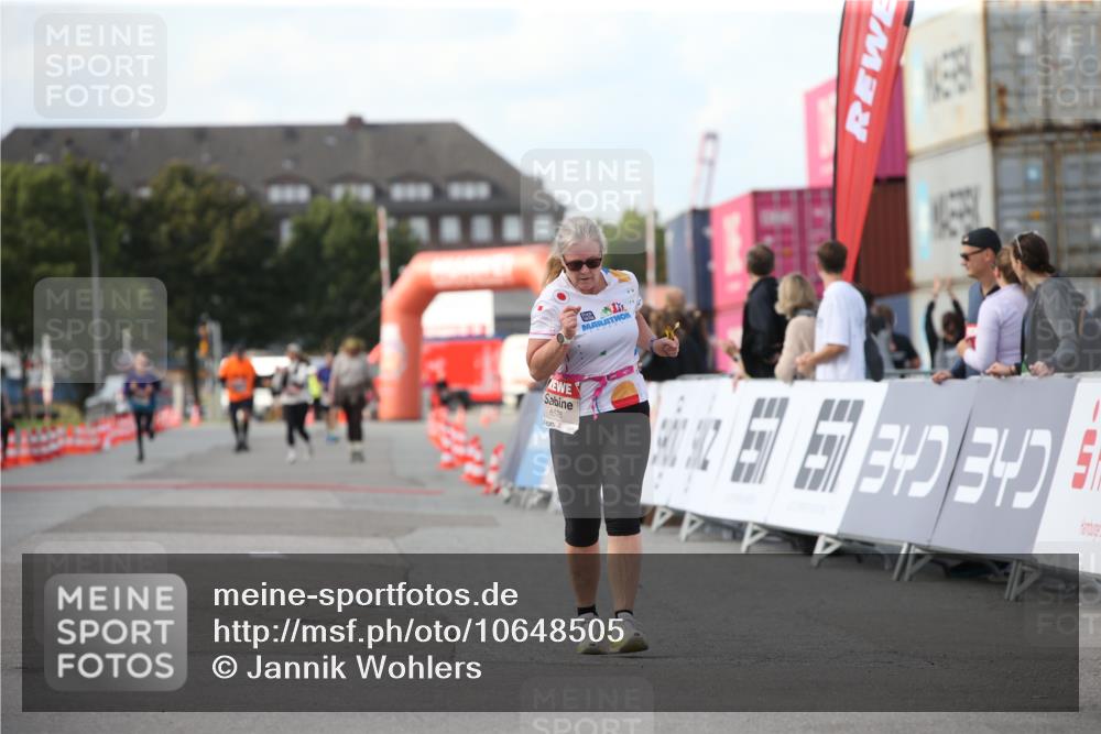 03.10.2026 - Köhlbrandbrückenlauf Jannik Wohlers http://msf.ph/oto/10648505 03.10.2026 13:53:21 Ziel 6528 meine-sportfotos.de