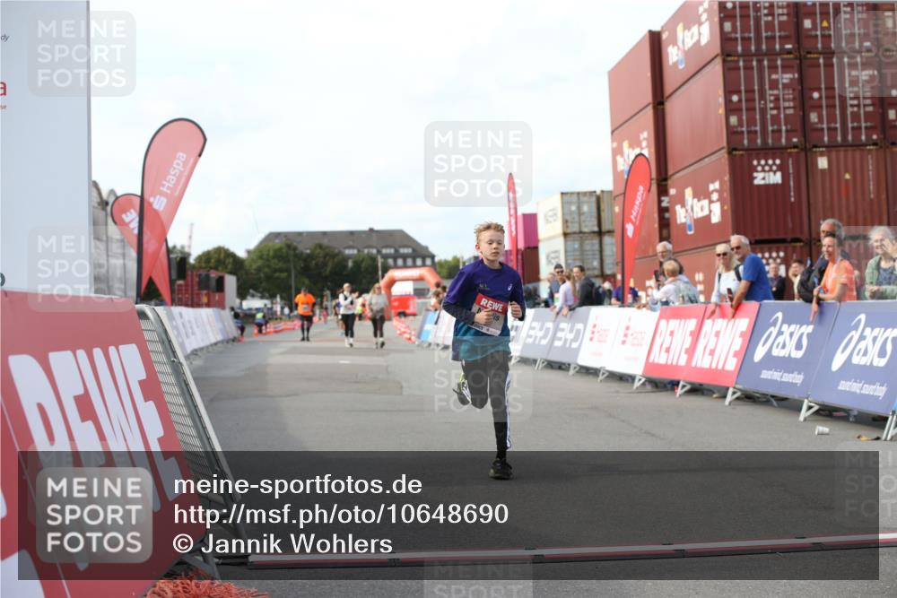 03.10.2026 - Köhlbrandbrückenlauf Jannik Wohlers http://msf.ph/oto/10648690 03.10.2026 13:53:39 Ziel 4666 meine-sportfotos.de