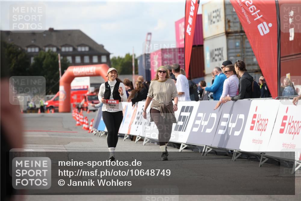 03.10.2026 - Köhlbrandbrückenlauf Jannik Wohlers http://msf.ph/oto/10648749 03.10.2026 13:53:48 Ziel  meine-sportfotos.de