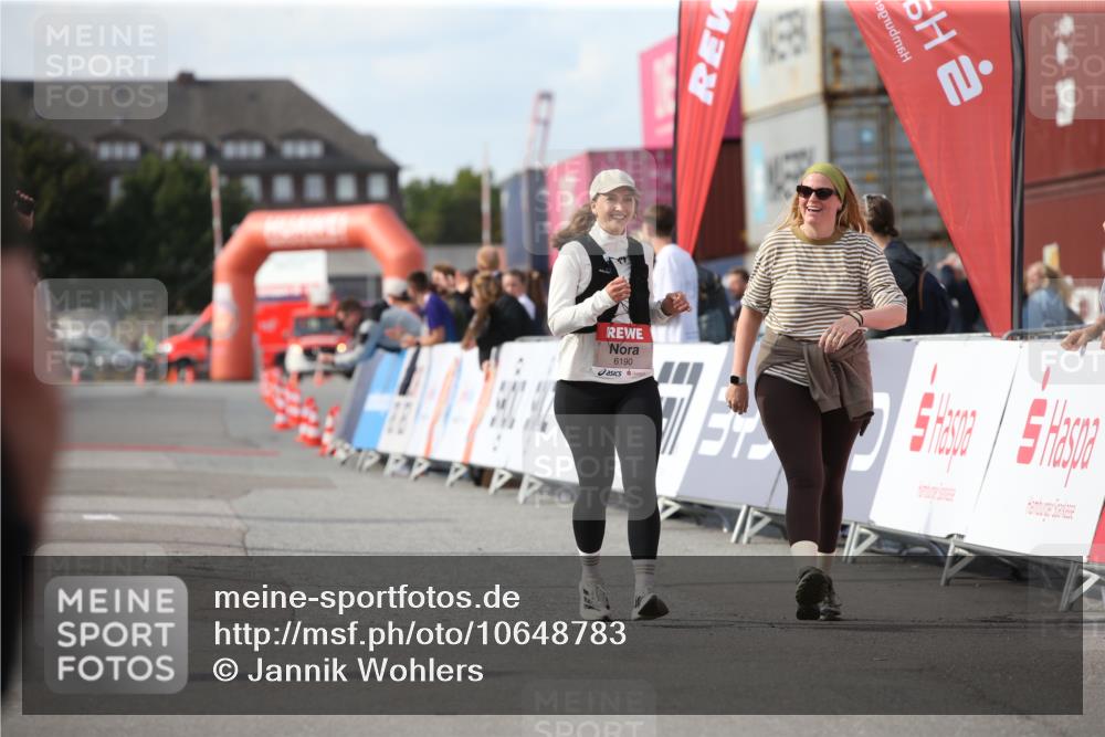 03.10.2026 - Köhlbrandbrückenlauf Jannik Wohlers http://msf.ph/oto/10648783 03.10.2026 13:53:52 Ziel 6190, 6353 meine-sportfotos.de