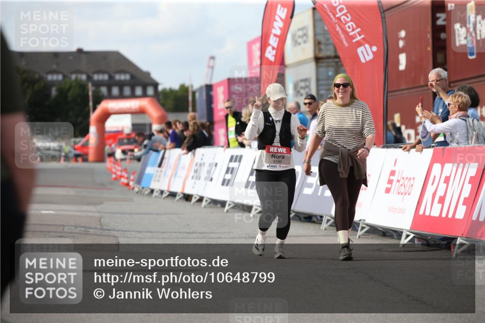 03.10.2026 - Köhlbrandbrückenlauf Jannik Wohlers http://msf.ph/oto/10648799 03.10.2026 13:53:53 Ziel 5404, 6190, 6353 meine-sportfotos.de
