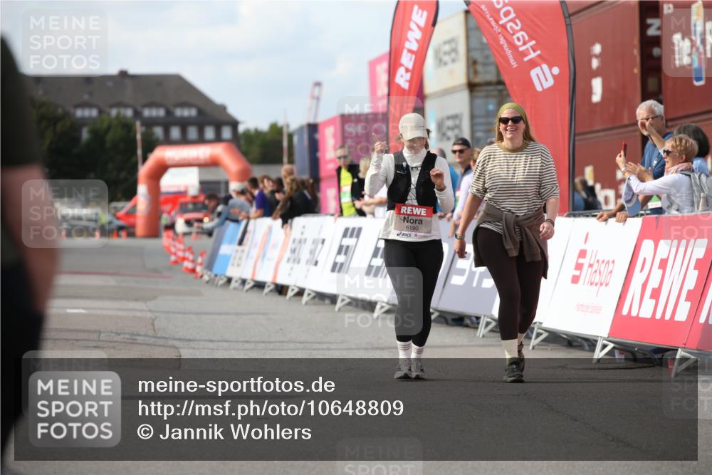 03.10.2026 - Köhlbrandbrückenlauf Jannik Wohlers http://msf.ph/oto/10648809 03.10.2026 13:53:53 Ziel 5404, 6190, 6353 meine-sportfotos.de
