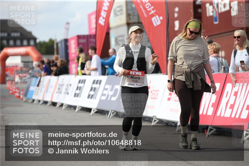 03.10.2026 - Köhlbrandbrückenlauf Jannik Wohlers http://msf.ph/oto/10648818 03.10.2026 13:53:54 Ziel 5404, 6190, 6353 meine-sportfotos.de