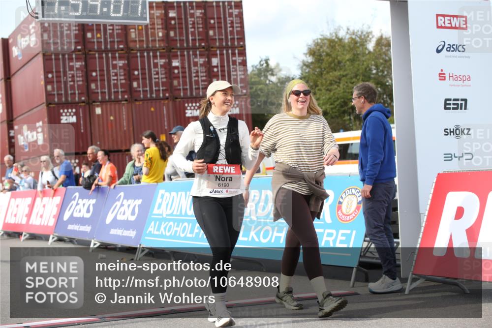 03.10.2026 - Köhlbrandbrückenlauf Jannik Wohlers http://msf.ph/oto/10648908 03.10.2026 13:53:59 Ziel 4854, 5404, 6190, 6353 meine-sportfotos.de