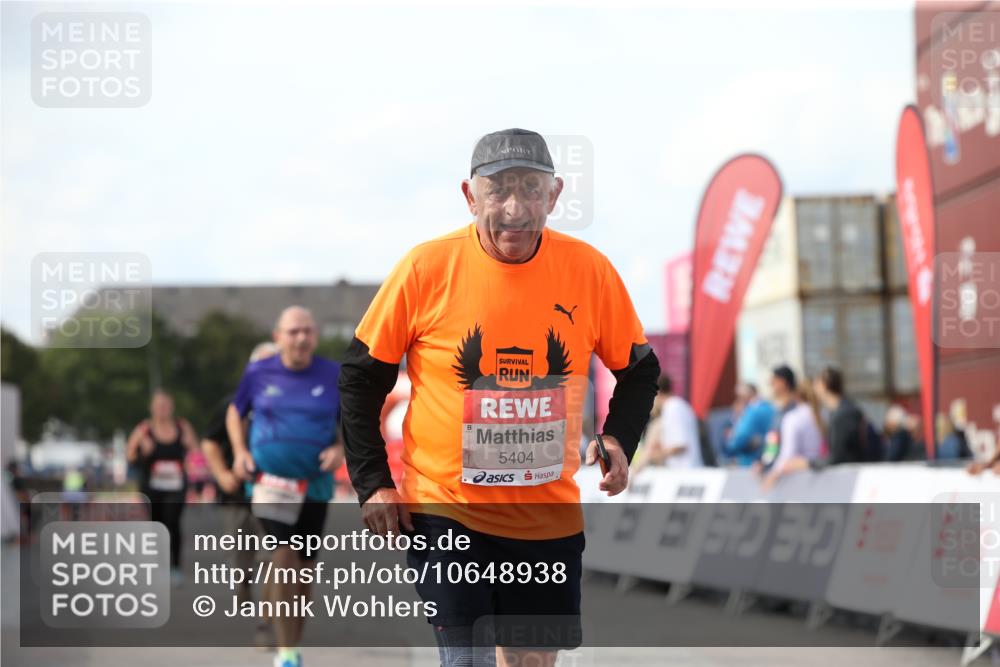 03.10.2026 - Köhlbrandbrückenlauf Jannik Wohlers http://msf.ph/oto/10648938 03.10.2026 13:54:02 Ziel 4854, 5404, 6190, 6353 meine-sportfotos.de