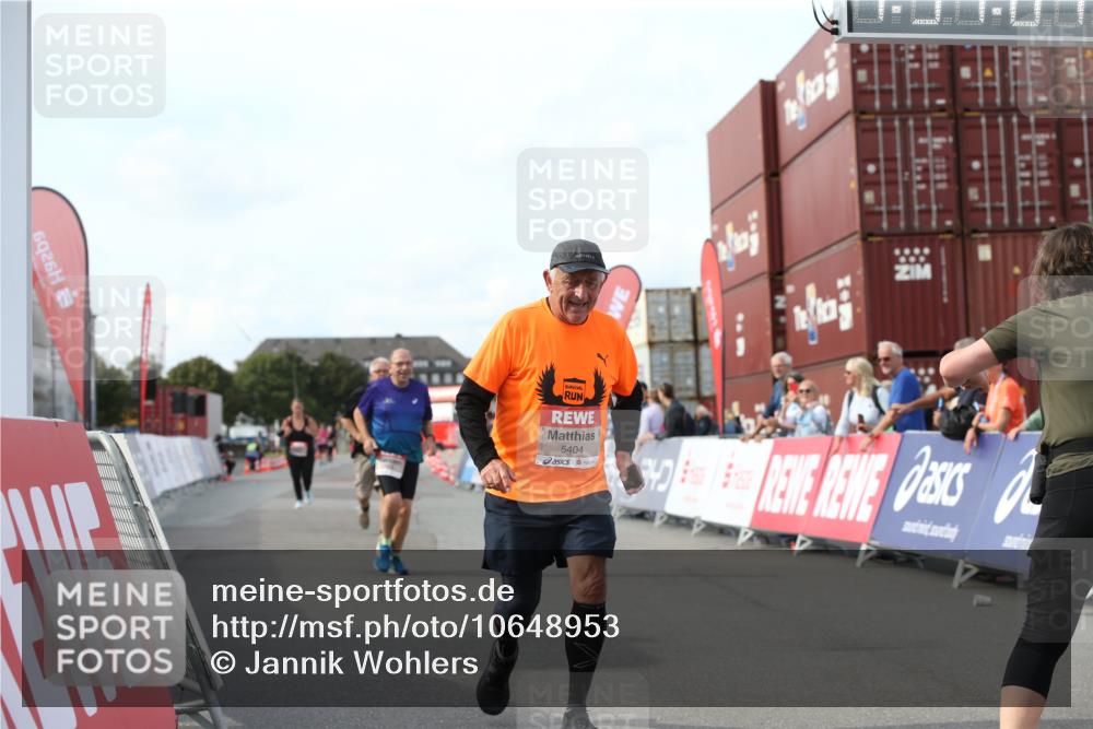 03.10.2026 - Köhlbrandbrückenlauf Jannik Wohlers http://msf.ph/oto/10648953 03.10.2026 13:54:03 Ziel 4854, 5404, 6190, 6353 meine-sportfotos.de