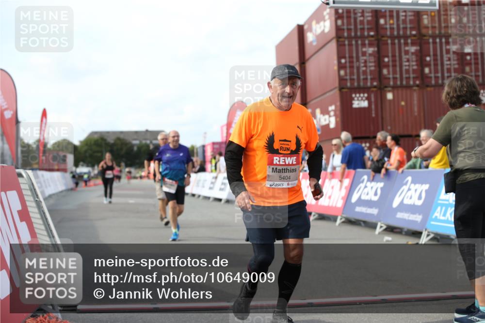 03.10.2026 - Köhlbrandbrückenlauf Jannik Wohlers http://msf.ph/oto/10649009 03.10.2026 13:54:04 Ziel 4854, 4926, 5404, 6353 meine-sportfotos.de