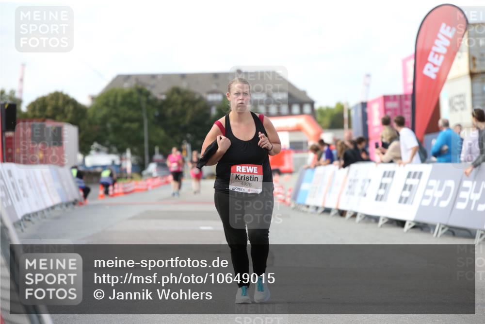 03.10.2026 - Köhlbrandbrückenlauf Jannik Wohlers http://msf.ph/oto/10649015 03.10.2026 13:54:10 Ziel 4854, 4926 meine-sportfotos.de