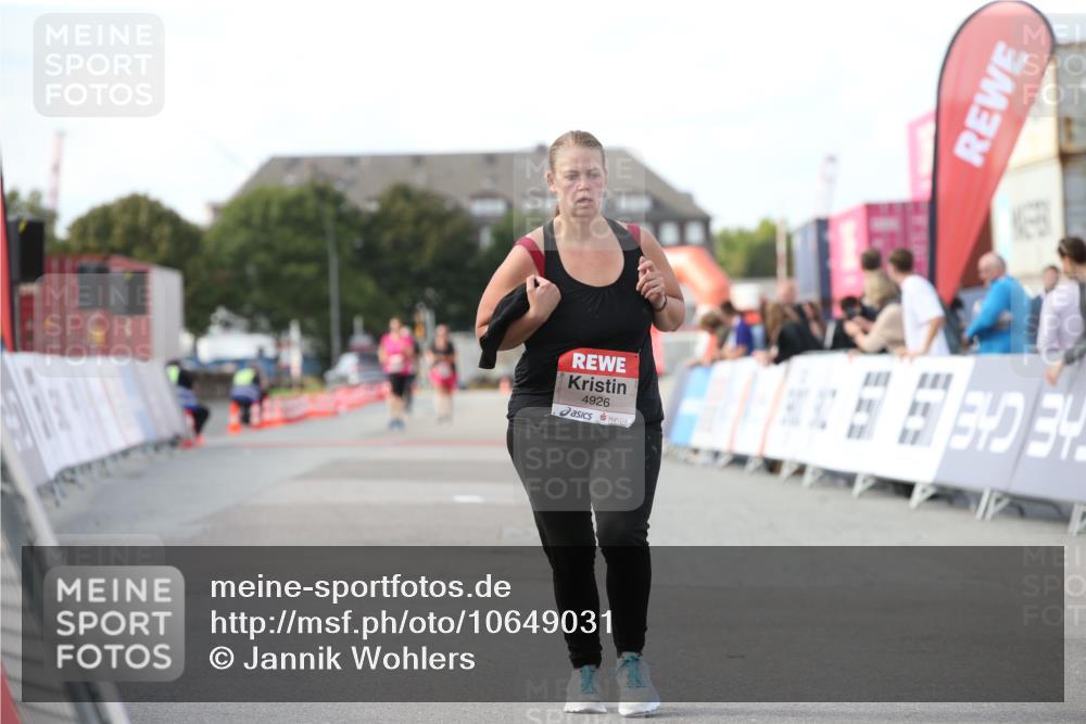 03.10.2026 - Köhlbrandbrückenlauf Jannik Wohlers http://msf.ph/oto/10649031 03.10.2026 13:54:11 Ziel 4854, 4926 meine-sportfotos.de
