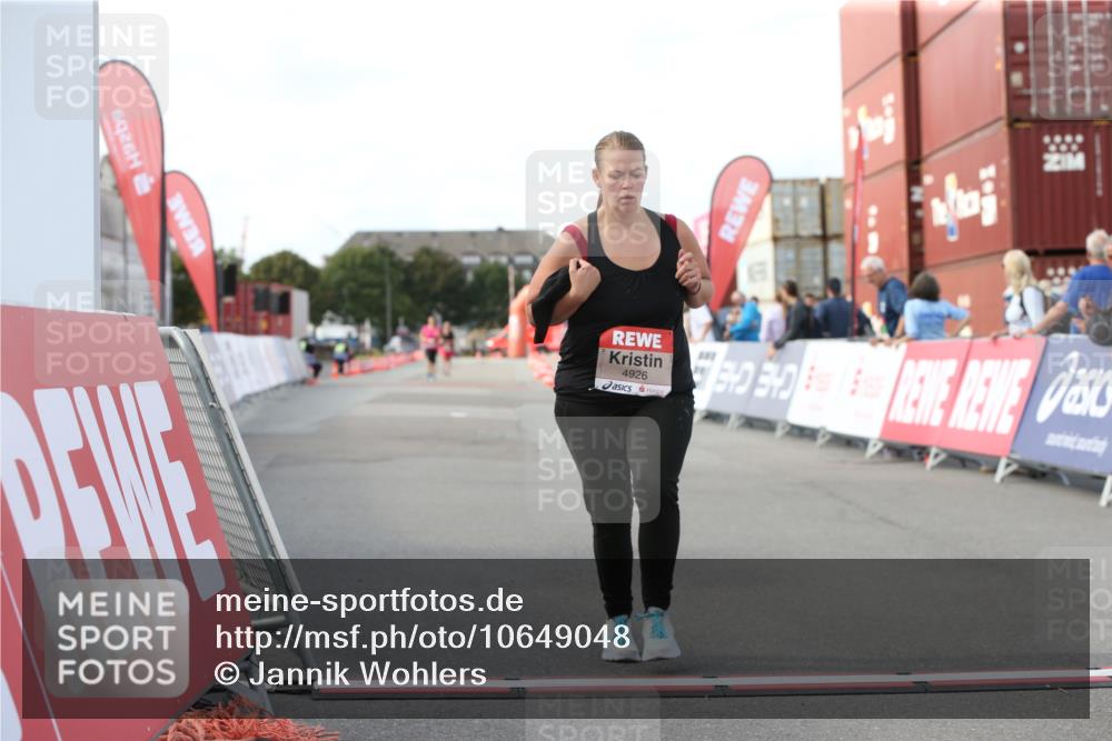 03.10.2026 - Köhlbrandbrückenlauf Jannik Wohlers http://msf.ph/oto/10649048 03.10.2026 13:54:13 Ziel 4926 meine-sportfotos.de