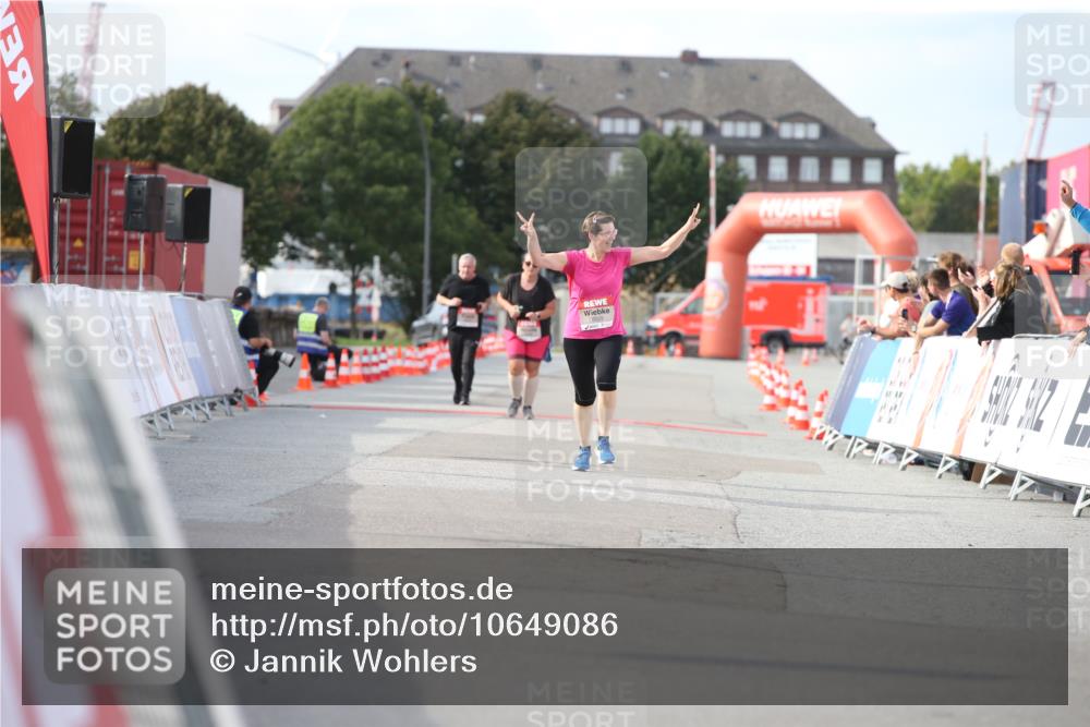 03.10.2026 - Köhlbrandbrückenlauf Jannik Wohlers http://msf.ph/oto/10649086 03.10.2026 13:54:24 Ziel  meine-sportfotos.de
