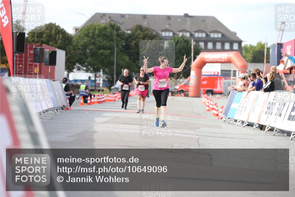03.10.2026 - Köhlbrandbrückenlauf Jannik Wohlers http://msf.ph/oto/10649096 03.10.2026 13:54:24 Ziel  meine-sportfotos.de