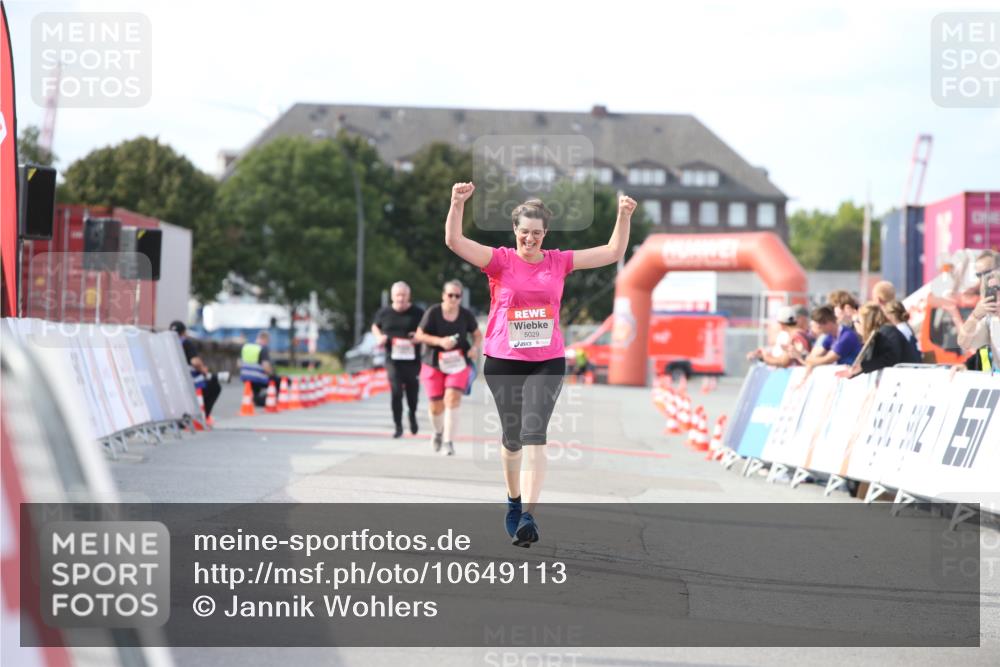 03.10.2026 - Köhlbrandbrückenlauf Jannik Wohlers http://msf.ph/oto/10649113 03.10.2026 13:54:28 Ziel 5029 meine-sportfotos.de