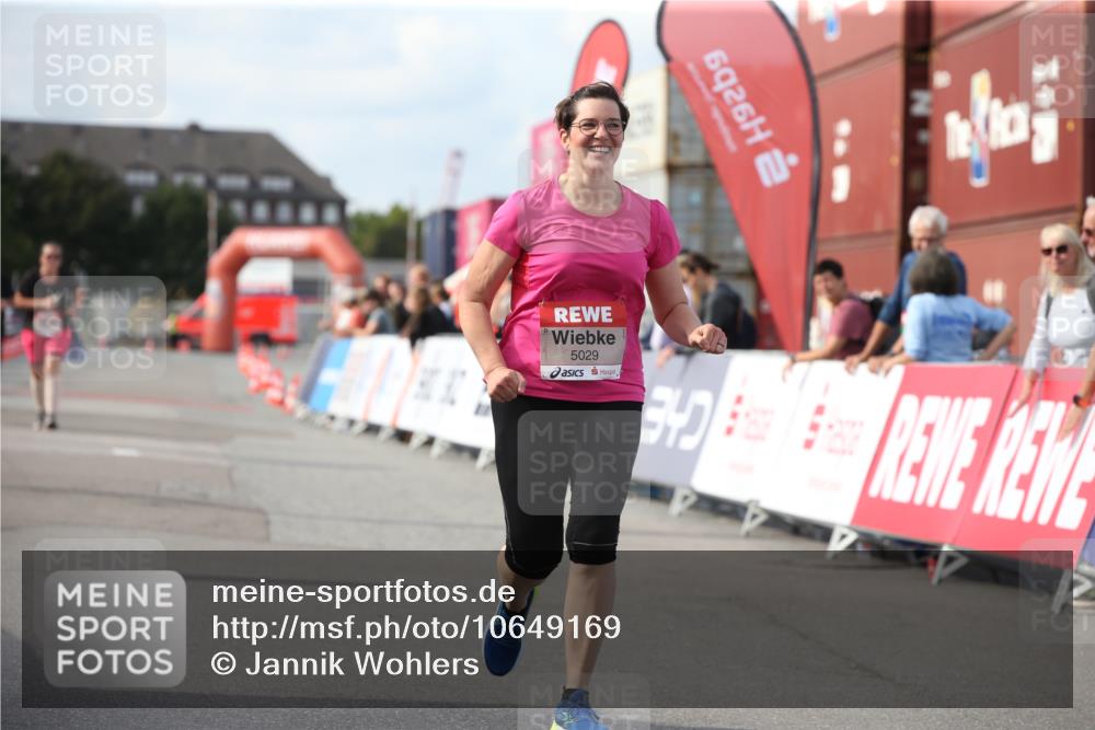 03.10.2026 - Köhlbrandbrückenlauf Jannik Wohlers http://msf.ph/oto/10649169 03.10.2026 13:54:33 Ziel 5029 meine-sportfotos.de