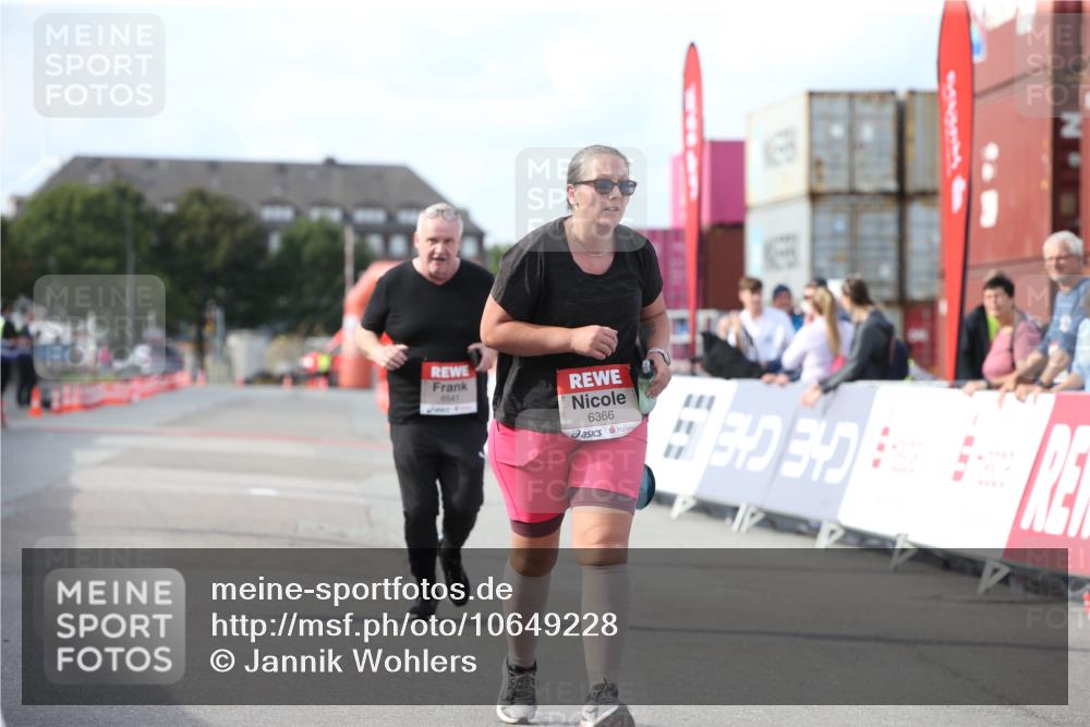 03.10.2026 - Köhlbrandbrückenlauf Jannik Wohlers http://msf.ph/oto/10649228 03.10.2026 13:54:47 Ziel 6366, 6541 meine-sportfotos.de