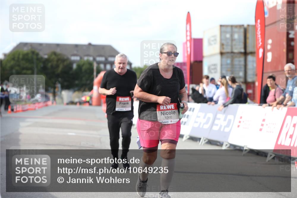 03.10.2026 - Köhlbrandbrückenlauf Jannik Wohlers http://msf.ph/oto/10649235 03.10.2026 13:54:48 Ziel 6366, 6541 meine-sportfotos.de