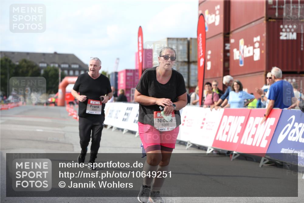 03.10.2026 - Köhlbrandbrückenlauf Jannik Wohlers http://msf.ph/oto/10649251 03.10.2026 13:54:49 Ziel 6366, 6541 meine-sportfotos.de
