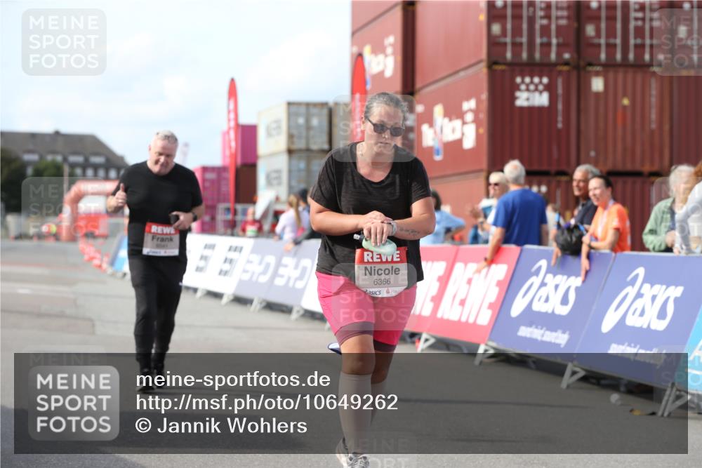 03.10.2026 - Köhlbrandbrückenlauf Jannik Wohlers http://msf.ph/oto/10649262 03.10.2026 13:54:49 Ziel 6366, 6541 meine-sportfotos.de
