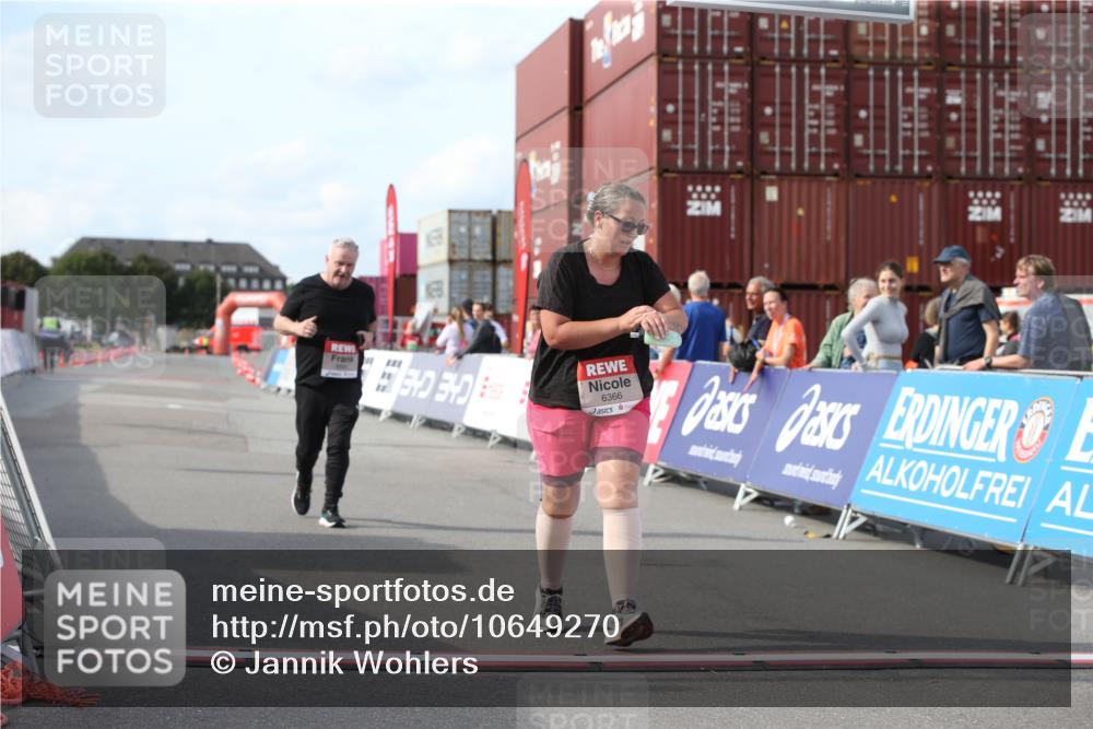 03.10.2026 - Köhlbrandbrückenlauf Jannik Wohlers http://msf.ph/oto/10649270 03.10.2026 13:54:50 Ziel 6366, 6541 meine-sportfotos.de