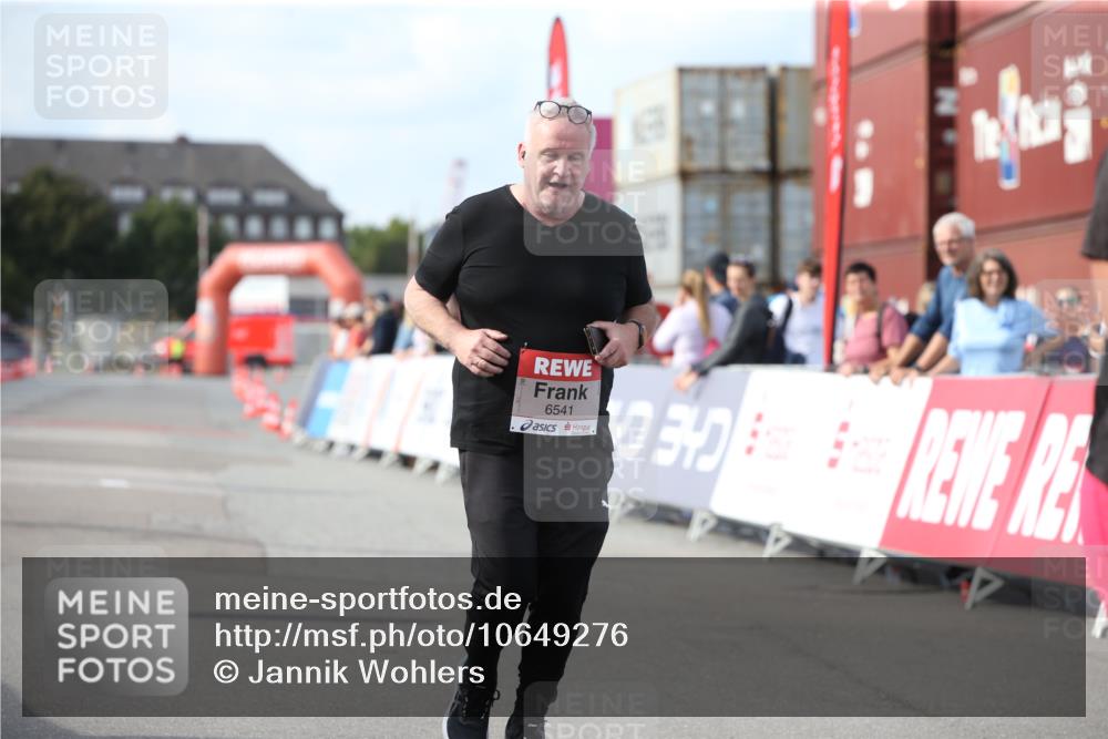 03.10.2026 - Köhlbrandbrückenlauf Jannik Wohlers http://msf.ph/oto/10649276 03.10.2026 13:54:51 Ziel 6366, 6541 meine-sportfotos.de