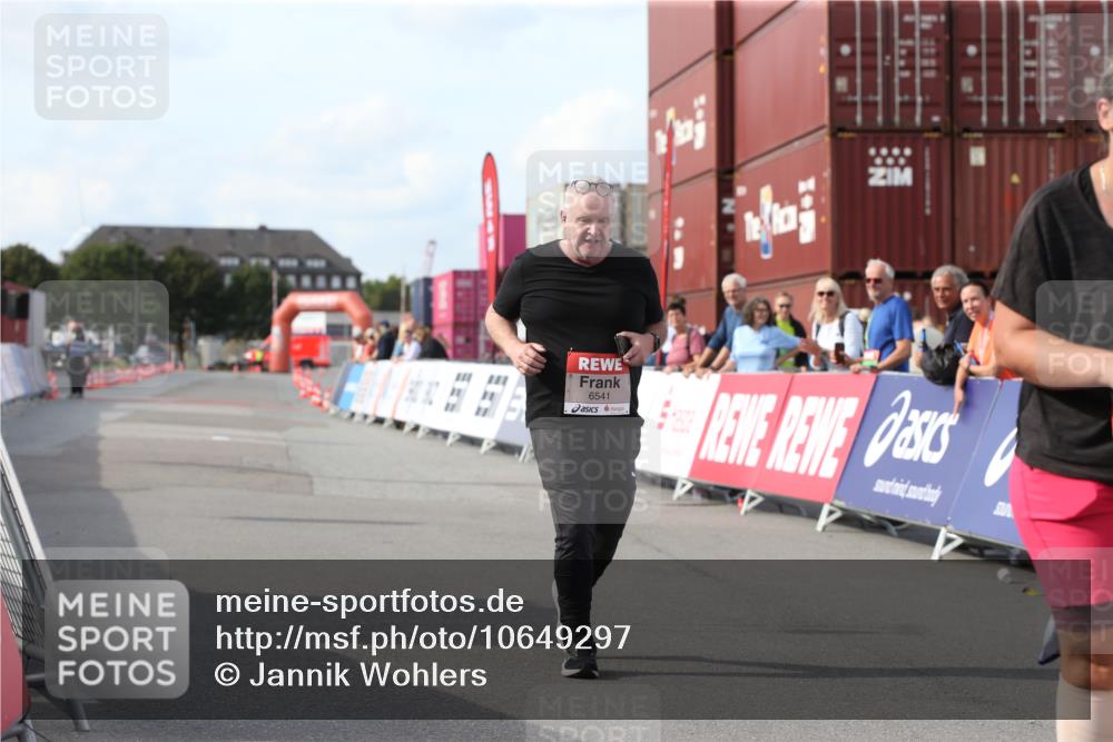 03.10.2026 - Köhlbrandbrückenlauf Jannik Wohlers http://msf.ph/oto/10649297 03.10.2026 13:54:52 Ziel 6366, 6541 meine-sportfotos.de