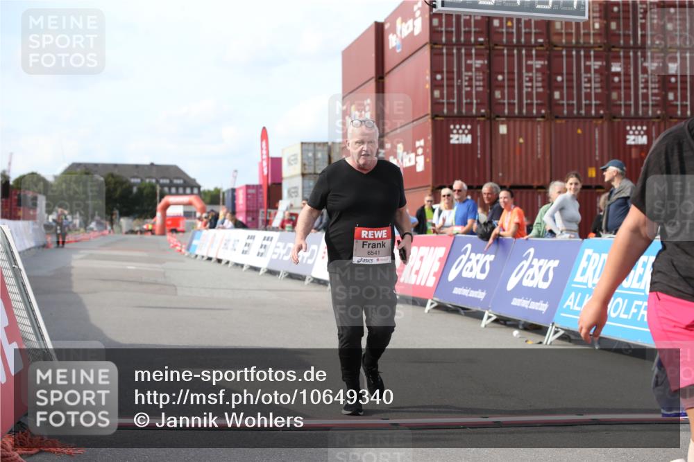 03.10.2026 - Köhlbrandbrückenlauf Jannik Wohlers http://msf.ph/oto/10649340 03.10.2026 13:54:52 Ziel 6366, 6541 meine-sportfotos.de