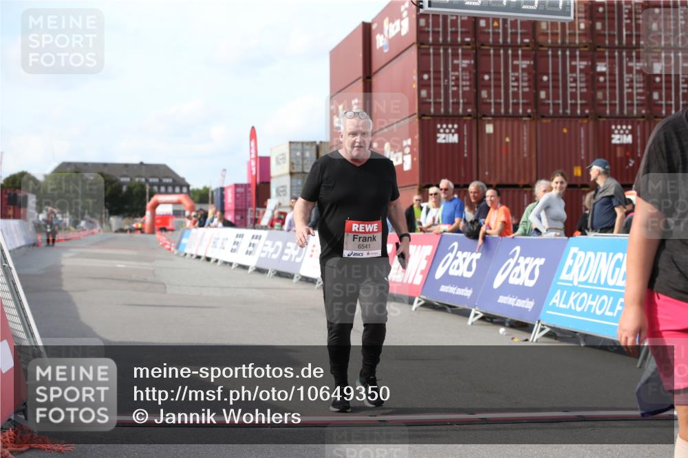 03.10.2026 - Köhlbrandbrückenlauf Jannik Wohlers http://msf.ph/oto/10649350 03.10.2026 13:54:53 Ziel 6366, 6541 meine-sportfotos.de