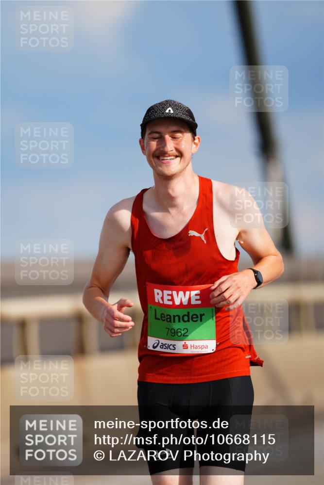 03.10.2026 - Köhlbrandbrückenlauf LAZAROV Photography http://msf.ph/oto/10668115 03.10.2026 15:18:15 Position 1 7962 meine-sportfotos.de