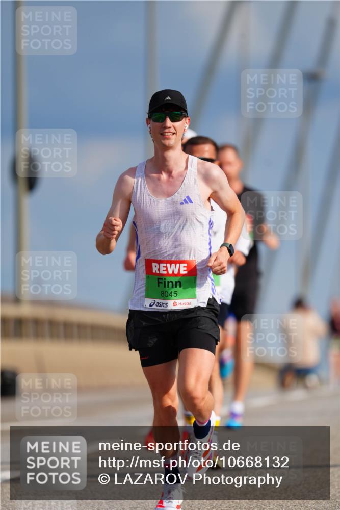 03.10.2026 - Köhlbrandbrückenlauf LAZAROV Photography http://msf.ph/oto/10668132 03.10.2026 15:18:23 Position 1 8045 meine-sportfotos.de